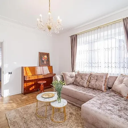 Comfort With Free Parking & Ac 카우나스