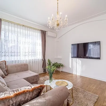 Comfort With Free Parking & Ac