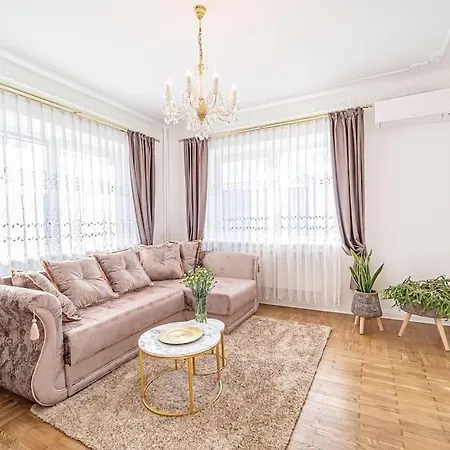 아파트 Comfort With Free Parking & Ac *