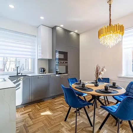 Comfort With Free Parking & Ac 아파트 *