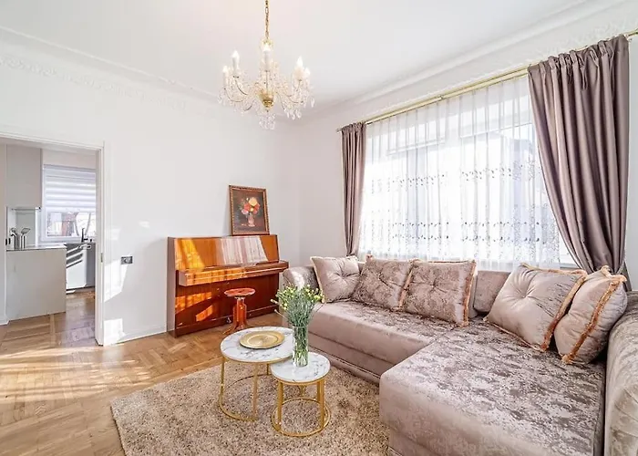 Comfort With Free Parking & Ac 카우나스