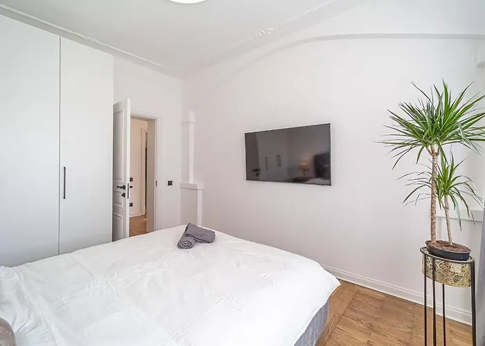 Comfort With Free Parking & Ac 아파트 *