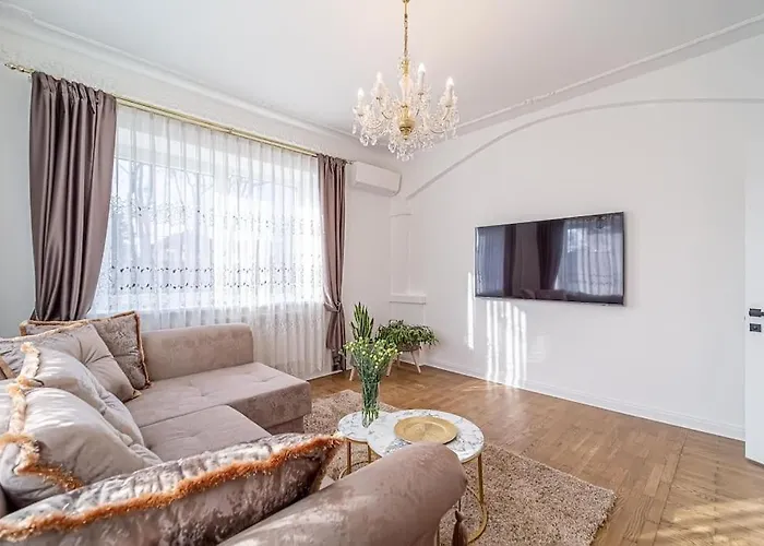 Comfort With Free Parking & Ac