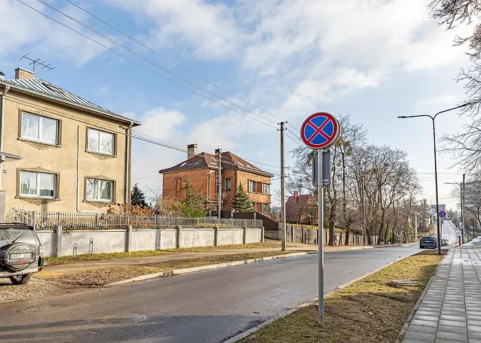 Comfort With Free Parking & Ac *